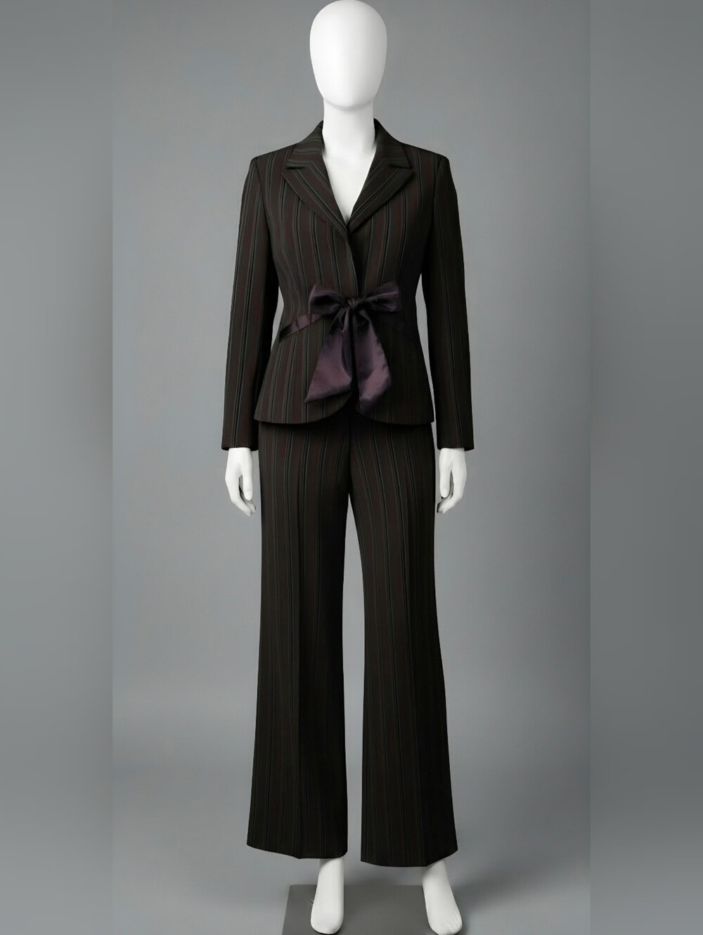 VINTAGE 90s/Y2K Modern Essentials juniors,Brown pinstripe suit with Satin Bow